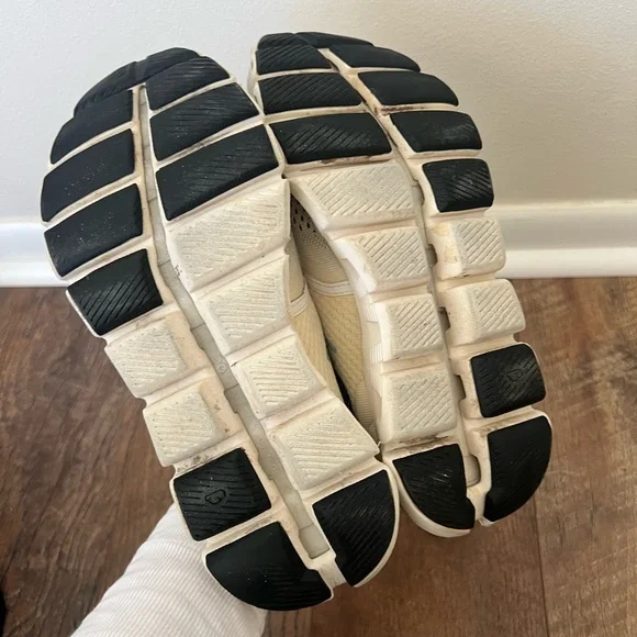 On Running On Cloud White & Black Athletic Shoes Women’s Sz 7 - Picture 12 of 15